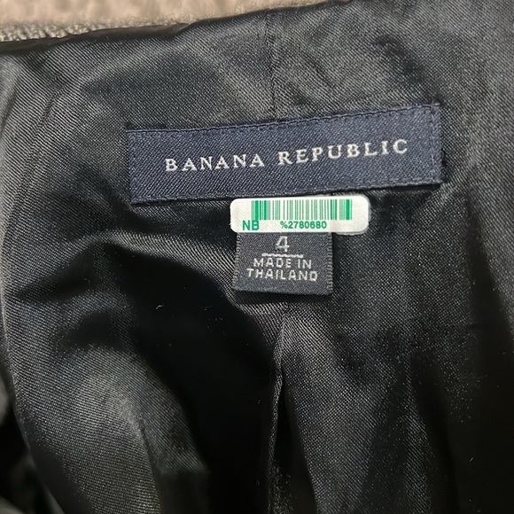 Banana Republic Fully Lined Wool Blazer with Faux Pockets with Trim, Sz. 4. - Picture 10 of 14